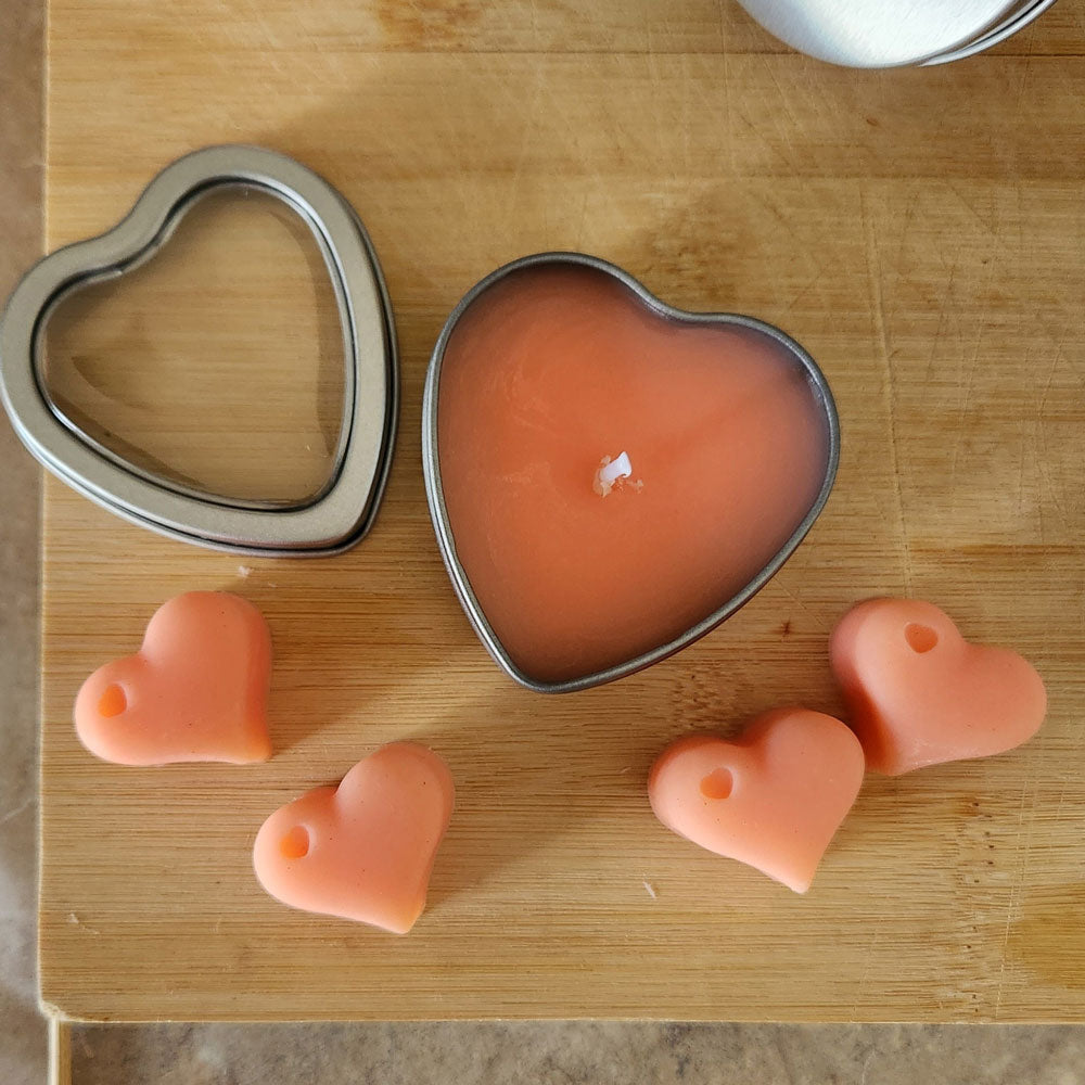 Chandelle dans un boîtier en coeur avec fondants