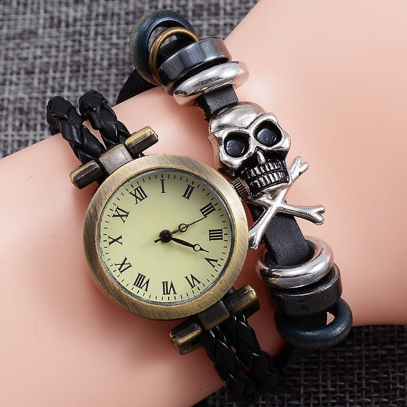 Montre vintage bracelet en faux cuir noir et tête de mort