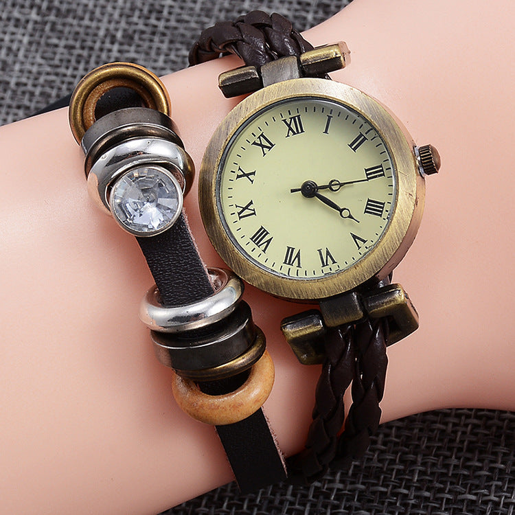 Montre vintage avec bracelet en faux cuir et pierre précieuse